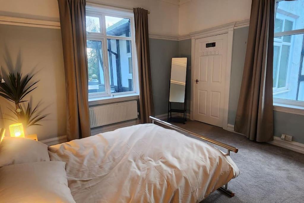 Spacious Guest Flat Near Roundhay Park Leeds  Exterior photo