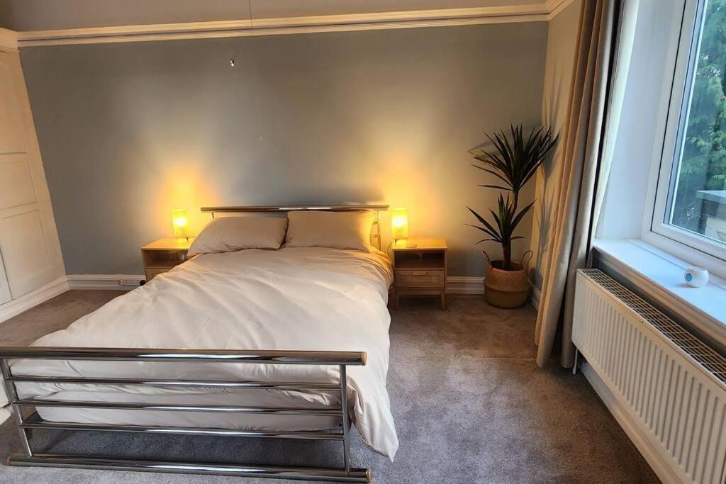 Spacious Guest Flat Near Roundhay Park Leeds  Exterior photo